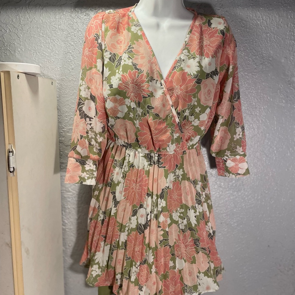 Chic Floral Mini Dress in Pink and Green